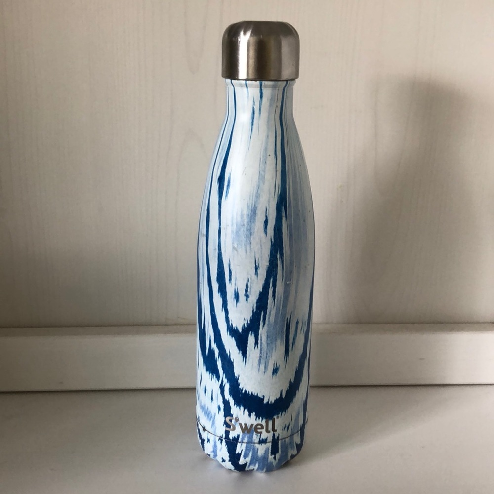 Swell water bottle